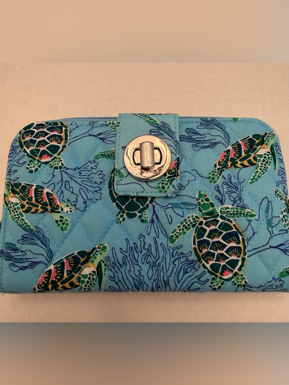 Vera Bradley Sea Turtles Coral Essential Turnlock Wallet  NWT ~Exact Item ~